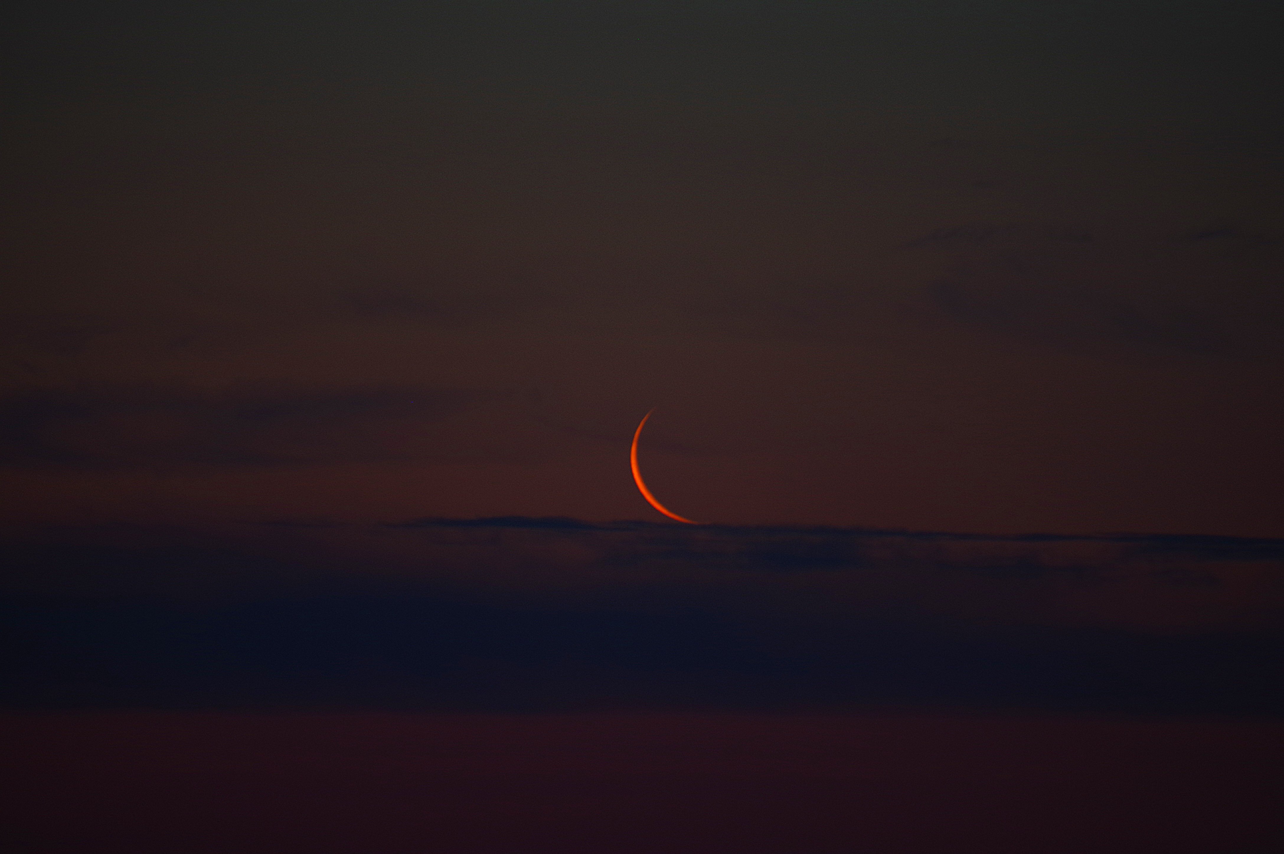 Jim-Burchell-Crescent-Moon-16th-June-2023-IMGP7994