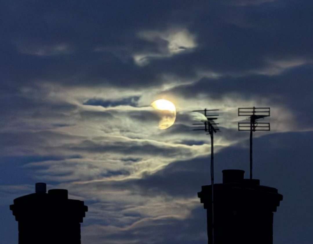 Partial Lunar Eclipse – 14th March 2025 – Crayford Manor House ...
